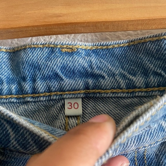 Levi’s high Rise Distressed Denim Mini Skirt size 30 - Picture 4 of 6